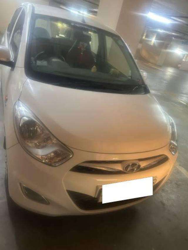 https://images10.gaadi.com/usedcar_image/4535862/original/processed_46cb9aae-9a0a-4162-bc46-0c70683734af.jpg?imwidth=6402