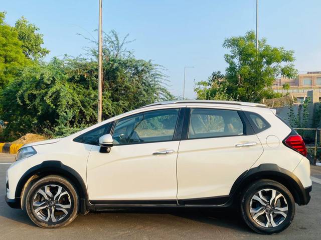 https://images10.gaadi.com/usedcar_image/4535867/original/d6719b58a7b4f61c1e2ba3e65cf18b7a.jpg?imwidth=6402