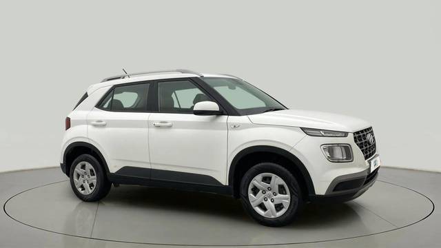 https://images10.gaadi.com/usedcar_image/4535918/original/5ee81a28ed79479a0c90fcebf74569bf.jpg?imwidth=6400