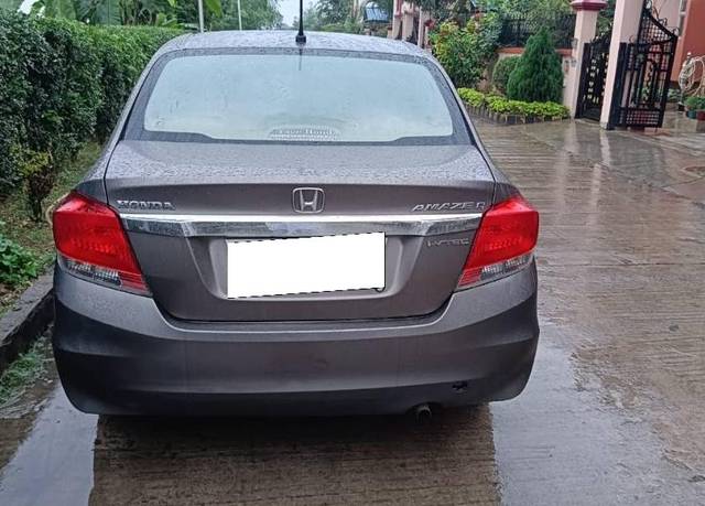 https://images10.gaadi.com/usedcar_image/4535932/original/processed_db407b0b-e5d9-48f3-a6cc-0ce4e1f170f9.jpg?imwidth=6402