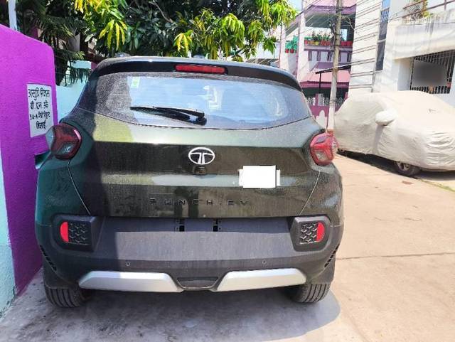 https://images10.gaadi.com/usedcar_image/4535938/original/processed_ea6be4af-467d-4a41-8780-ea656b6d541a.jpg?imwidth=6402