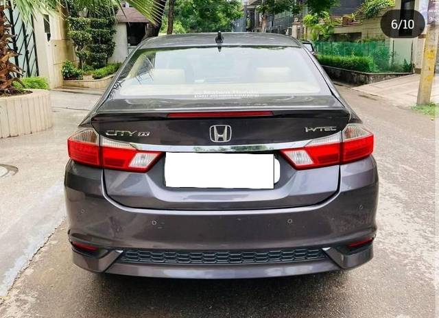 https://images10.gaadi.com/usedcar_image/4535945/original/processed_3fee6b0f-095d-4fb5-adf3-d7454df2611f.jpg?imwidth=6402