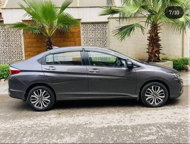 https://images10.gaadi.com/usedcar_image/4535945/original/processed_bb02ded6-d56b-4344-bc66-b039a452c6c3.jpg?imwidth=6401