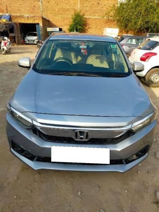 https://images10.gaadi.com/usedcar_image/4535987/original/processed_b4433890-94fd-4e9b-a3ba-967d5f569165.jpeg?imwidth=6402