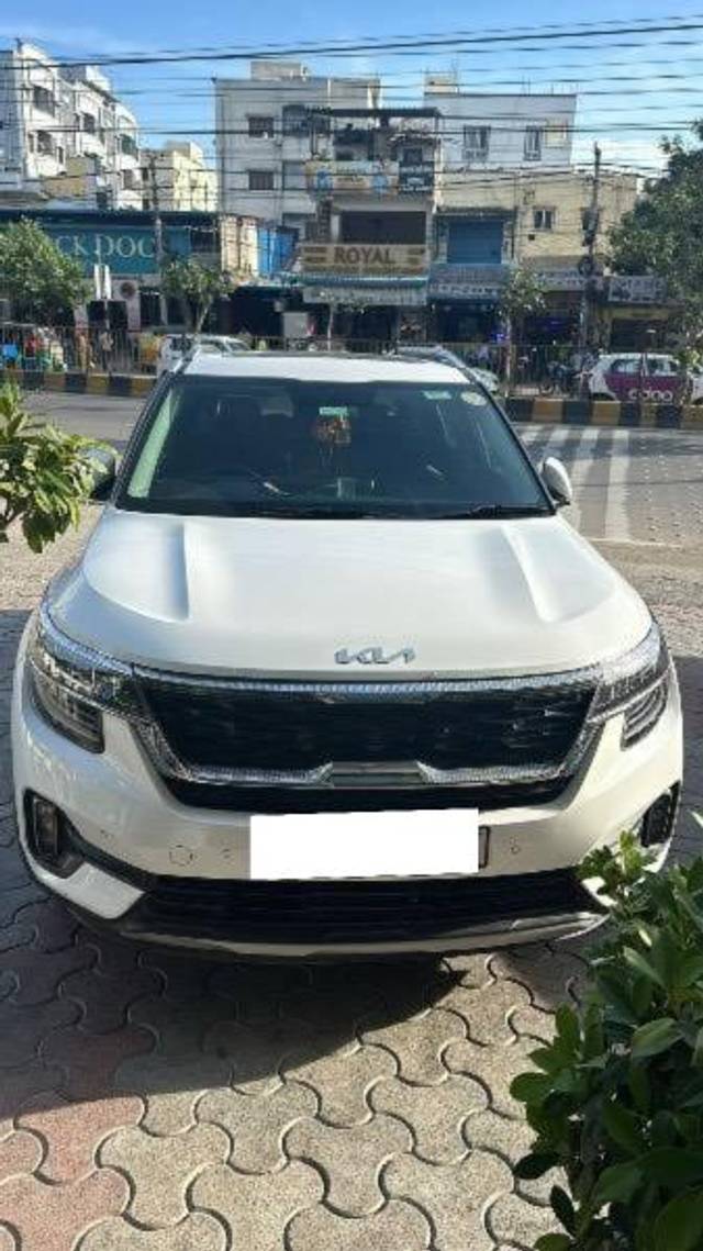 https://images10.gaadi.com/usedcar_image/4535989/original/processed_fd1de058-020f-4c51-b7a0-3a7cdfb869bd.jpeg?imwidth=6402