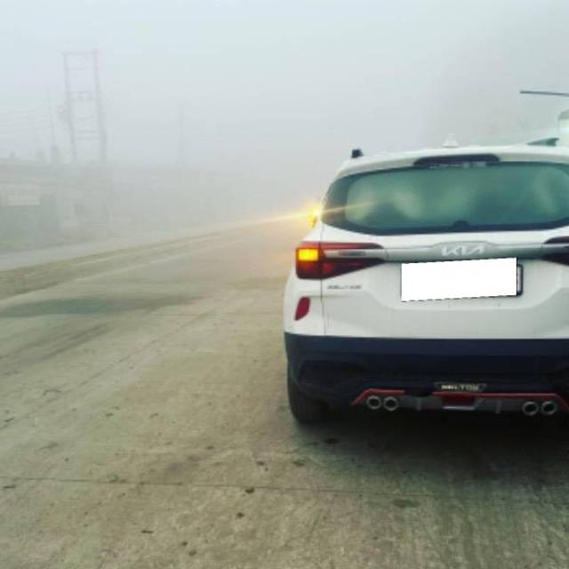 https://images10.gaadi.com/usedcar_image/4535992/original/processed_b3737b5c-3e80-4667-b6ff-a217f66338bb.jpeg?imwidth=6401