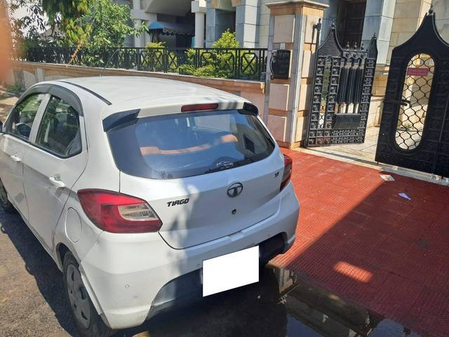 https://images10.gaadi.com/usedcar_image/4536007/original/processed_79e4ebb1-f344-4e36-8548-fbfb8187d68c.jpg?imwidth=6402