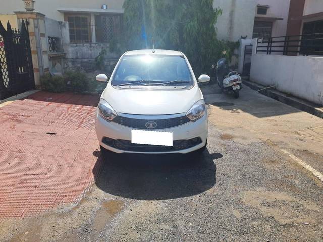 https://images10.gaadi.com/usedcar_image/4536007/original/processed_a9d6d407-9eae-4af7-8fb8-21b488762d98.jpg?imwidth=6401
