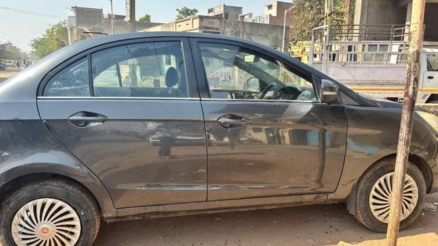 https://images10.gaadi.com/usedcar_image/4536041/original/processed_39730ecc-78ca-4181-a77d-62bf0abdc0ad.jpg?imwidth=6401