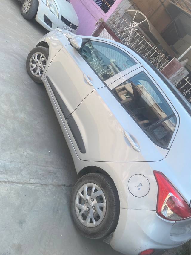 https://images10.gaadi.com/usedcar_image/4536046/original/b85cda60-1f76-45f3-a05b-cb0a891b4eb5.jpg?imwidth=6401