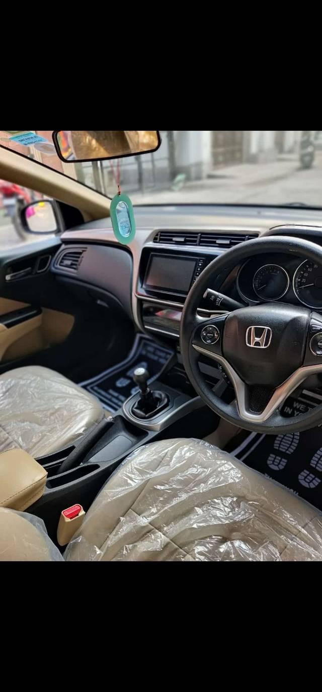 https://images10.gaadi.com/usedcar_image/4536079/original/9561ddac4584d30995a623ad1a3208b5.jpg?imwidth=6402