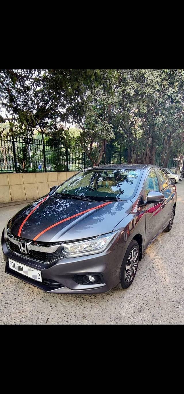 https://images10.gaadi.com/usedcar_image/4536079/original/processed_e5e56b51dd2cedfc6c8b60ab275a2e3f.jpg?imwidth=6400