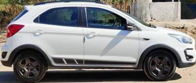 https://images10.gaadi.com/usedcar_image/4536082/original/processed_ffd87ed39b5a12c699b6152d38c015f0.jpeg?imwidth=6401