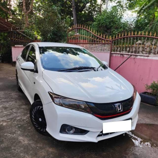 https://images10.gaadi.com/usedcar_image/4536127/original/processed_63dae6bf-7f17-4ba6-9b78-419be0b025c2.jpg?imwidth=6400