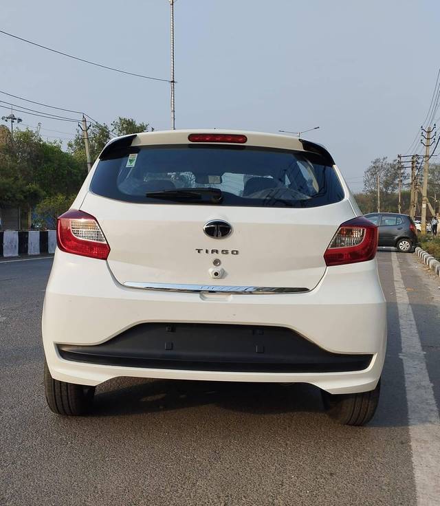 https://images10.gaadi.com/usedcar_image/4536138/original/processed_f34da7cbdf56dae6b4cfddfd96f834b6.jpg?imwidth=6402