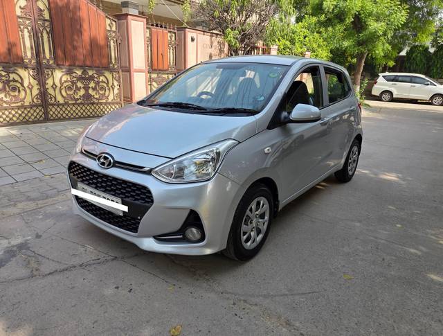 https://images10.gaadi.com/usedcar_image/4536153/original/processed_6efc2b7e02234714647873c47de276cc.jpg?imwidth=6400