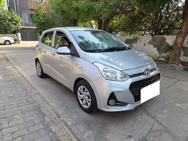 https://images10.gaadi.com/usedcar_image/4536153/original/processed_9894dfd832e7058b9b11ac0d4858124d.jpg?imwidth=6400