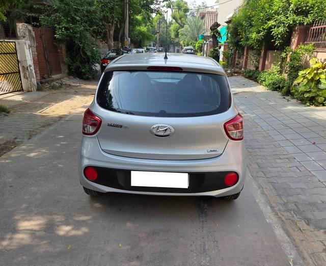 https://images10.gaadi.com/usedcar_image/4536153/original/processed_a76adeb97d4538afa8812654bec85d53.jpg?imwidth=6402
