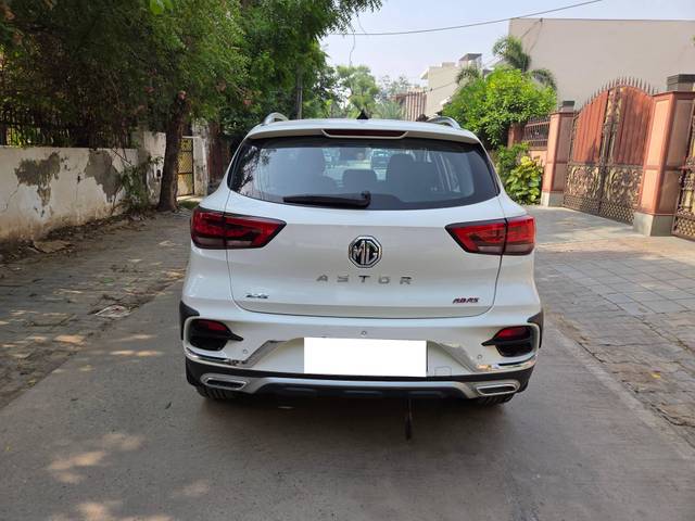 https://images10.gaadi.com/usedcar_image/4536165/original/processed_efb1d4e0914a47ab10534c71a4fe2327.jpg?imwidth=6402