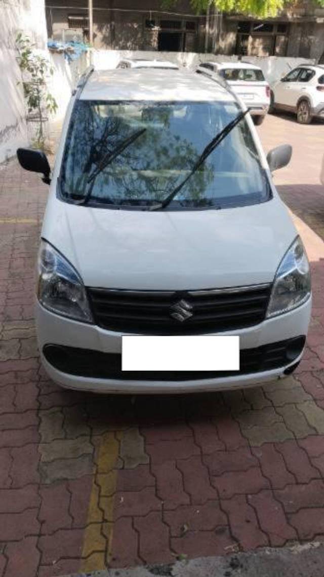 https://images10.gaadi.com/usedcar_image/4536174/original/processed_958b1696-bf20-4b3a-bec1-40c14664876c.jpg?imwidth=6402