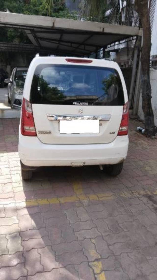 https://images10.gaadi.com/usedcar_image/4536174/original/processed_c82444b8-d8dc-401b-b3c9-53a5141aecd3.jpg?imwidth=6401