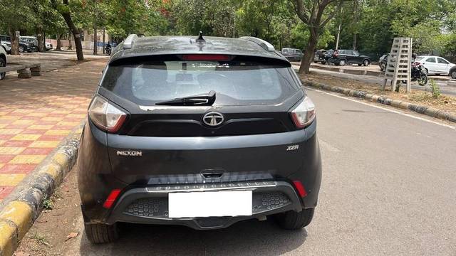https://images10.gaadi.com/usedcar_image/4536175/original/processed_f7221eef-e026-4942-82ff-21003b66e1c1.jpeg?imwidth=6401