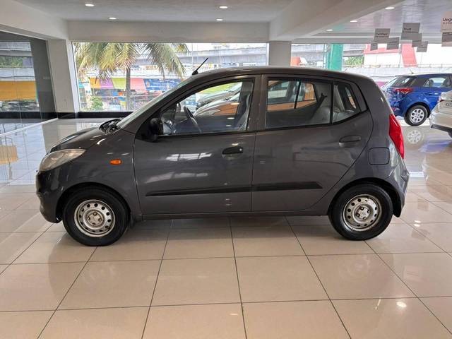 https://images10.gaadi.com/usedcar_image/4536189/original/processed_72cb0d651c936539cdebec6e2f9d80b1.jpg?imwidth=6402