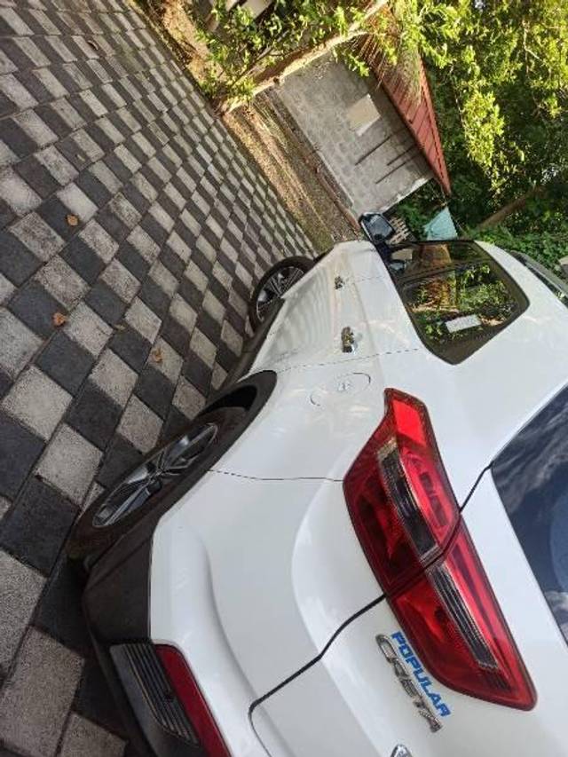 https://images10.gaadi.com/usedcar_image/4536192/original/processed_b7a3f3ef-c636-4008-857a-ae8f96390d5b.jpg?imwidth=6402