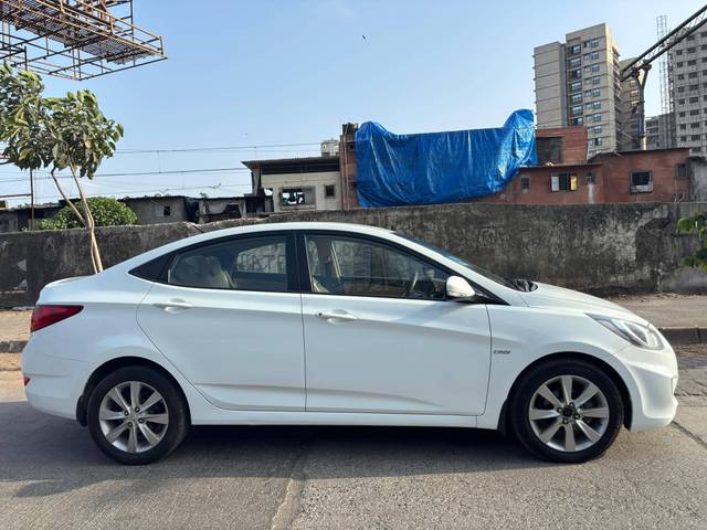 https://images10.gaadi.com/usedcar_image/4536232/original/processed_ccf98f4403a70711c47677cf6e96dd32.jpeg?imwidth=6401