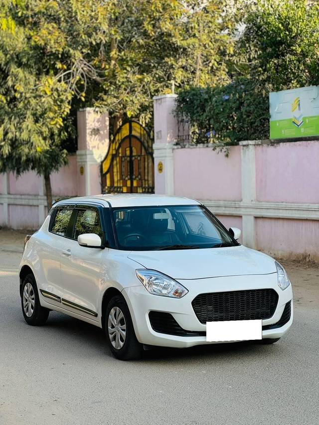 https://images10.gaadi.com/usedcar_image/4536281/original/processed_4985dd68f3eb4a9016676267d522dbbb.jpg?imwidth=6400