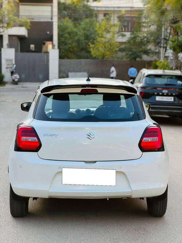 https://images10.gaadi.com/usedcar_image/4536281/original/processed_eb9226c75bdbf0bd2ed00c0cbd272f94.jpg?imwidth=6401