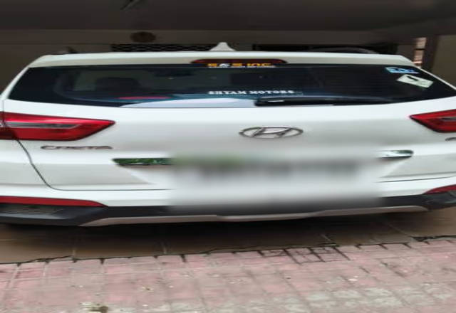 https://images10.gaadi.com/usedcar_image/4536309/original/bb672c0f-f58d-430a-ab21-c750a1648cc8.?imwidth=6402