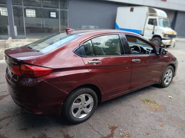https://images10.gaadi.com/usedcar_image/4536319/original/processed_30172778-d250-4cc9-bad3-19c4cb35b0af.jpg?imwidth=6401