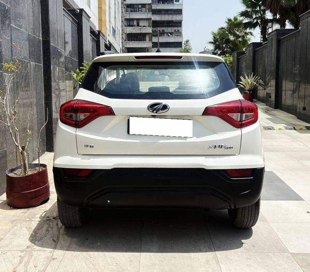https://images10.gaadi.com/usedcar_image/4536322/original/processed_f426947b2065179f3017f51199d999a0.jpg?imwidth=6402