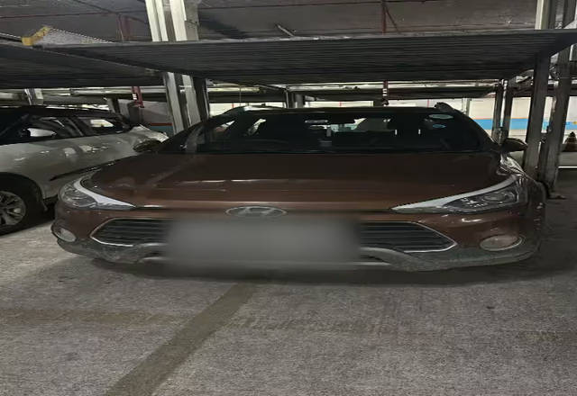 https://images10.gaadi.com/usedcar_image/4536345/original/dbb1c7e8-c2a5-4cde-845c-cf3e7fa1c959.?imwidth=6400