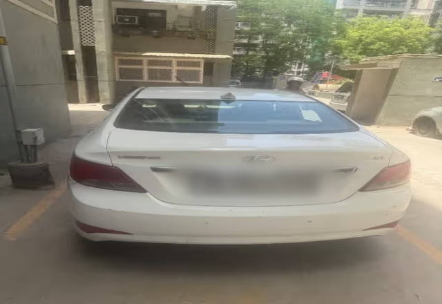 https://images10.gaadi.com/usedcar_image/4536379/original/1be648d4-9c8b-459a-bd07-54b84d8ae343.?imwidth=6400