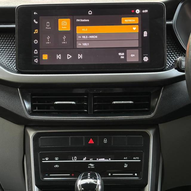 https://images10.gaadi.com/usedcar_image/4536389/original/8cbd918d442d2bdcaa47be9784bcf371.jpg?imwidth=6402