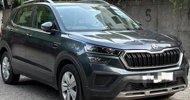 https://images10.gaadi.com/usedcar_image/4536389/original/processed_8859a55e2ae5ad879cd09e67b2fe7ae9.jpg?imwidth=6400