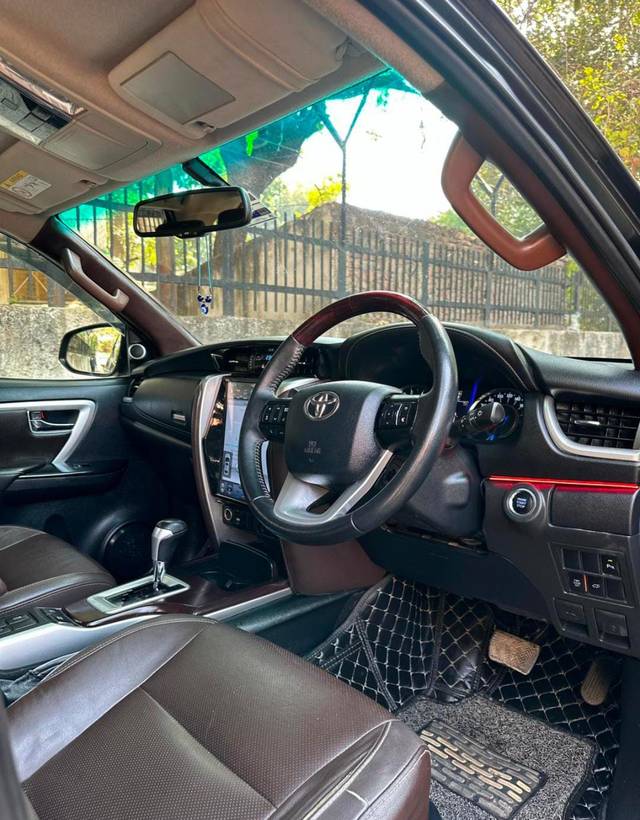 https://images10.gaadi.com/usedcar_image/4536395/original/66f6c247b75aaac783545ce8ead0ca7e.jpg?imwidth=6402
