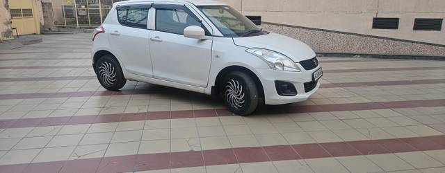 https://images10.gaadi.com/usedcar_image/4536414/original/df28edeb931097fe2d2be5a58e2e618f.jpg?imwidth=6400