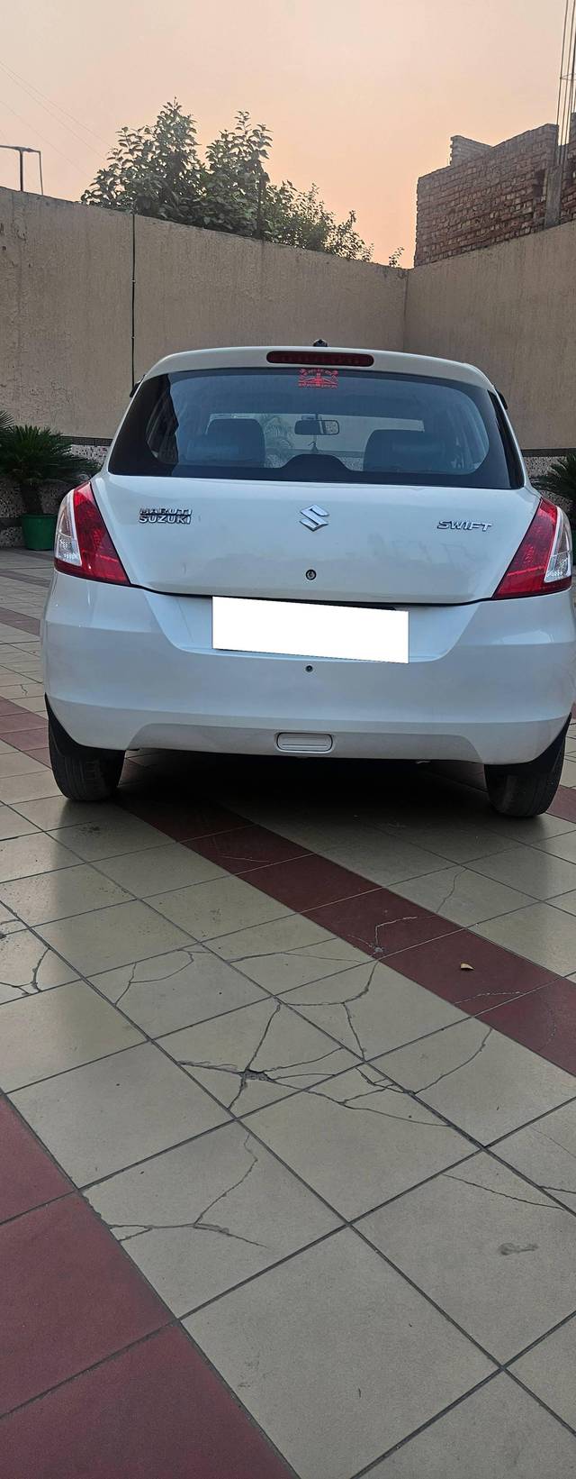 https://images10.gaadi.com/usedcar_image/4536414/original/processed_c1493cb1c45bd790ba5b911f48839437.jpg?imwidth=6402