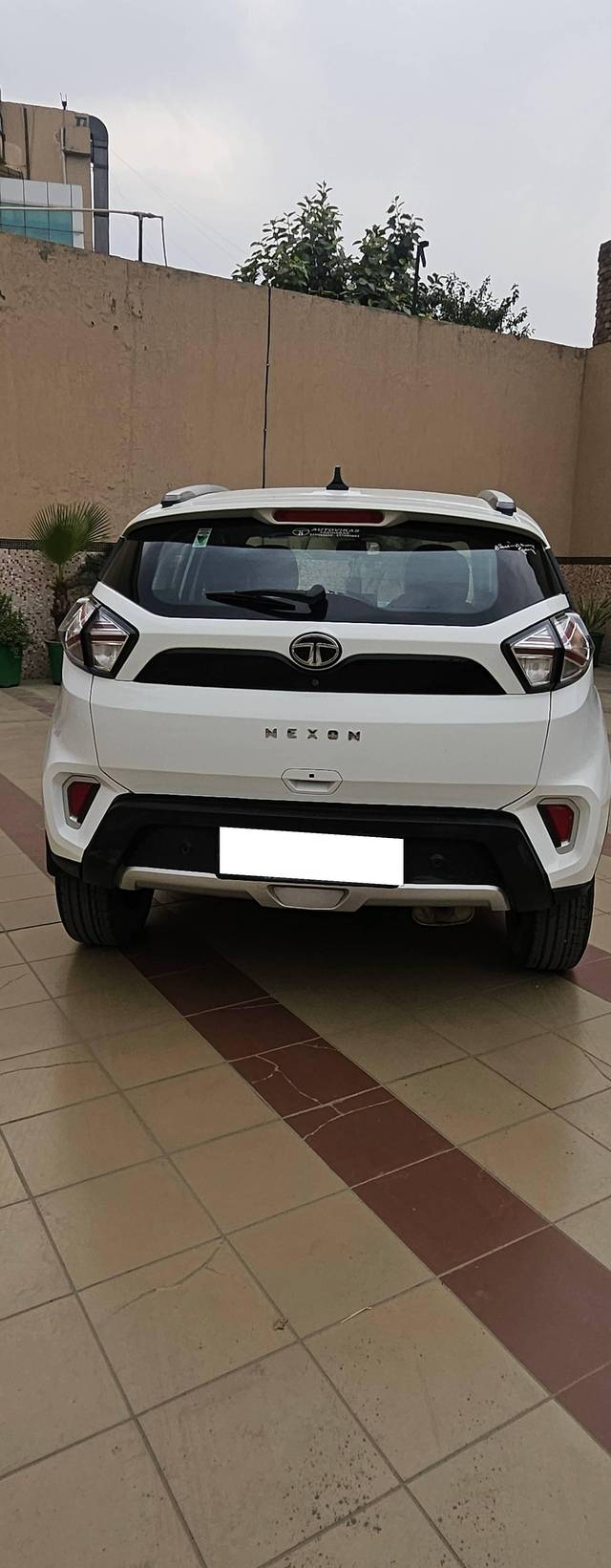 https://images10.gaadi.com/usedcar_image/4536417/original/processed_5ea5ba7172870d3954a5b85c492506a8.jpg?imwidth=6401