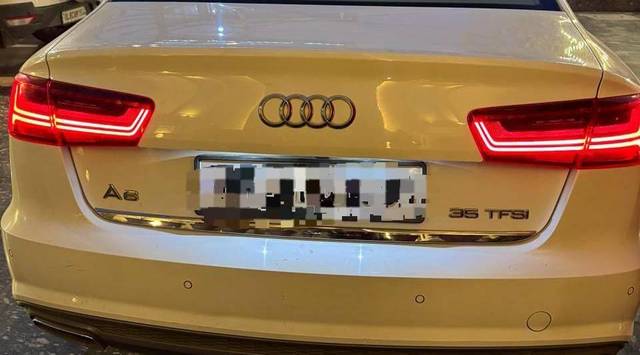 https://images10.gaadi.com/usedcar_image/4536467/original/processed_921de63ff72bfce014d727f133dfadbb.jpg?imwidth=6401