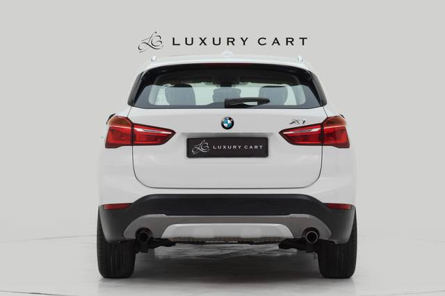 https://images10.gaadi.com/usedcar_image/4536468/original/processed_8f9d9e7184ac966902b4ed587fb88ce9.jpg?imwidth=6402