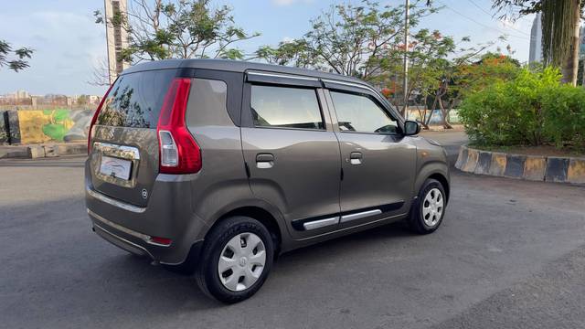 https://images10.gaadi.com/usedcar_image/4536469/original/processed_35aa485bec785bcaa3b9cfc98002b50d.jpg?imwidth=6402