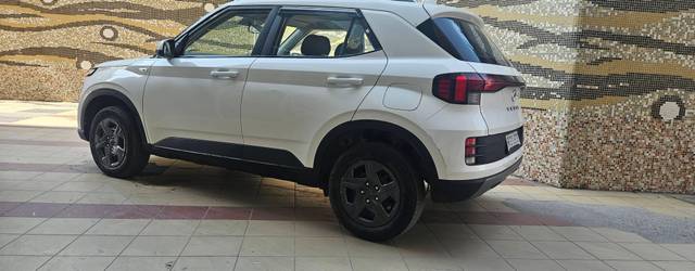 https://images10.gaadi.com/usedcar_image/4536475/original/processed_cfba6581a90ffde1907204dc05133a81.jpg?imwidth=6402