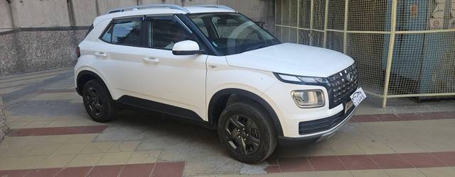 https://images10.gaadi.com/usedcar_image/4536475/original/processed_ef314de8da9db9b4db641ff3f635b1c1.jpg?imwidth=6400