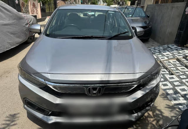 https://images10.gaadi.com/usedcar_image/4536477/original/9c26b523-ea61-4e3f-9a6d-09409ebd90e9.?imwidth=6400