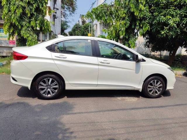 https://images10.gaadi.com/usedcar_image/4536478/original/873f444b6c33b83ab0f2761ef7b1d232.jpg?imwidth=6401