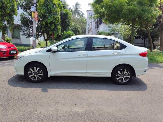 https://images10.gaadi.com/usedcar_image/4536478/original/processed_f6e420ca8bfa9568da27dd92218dd79c.jpg?imwidth=6402